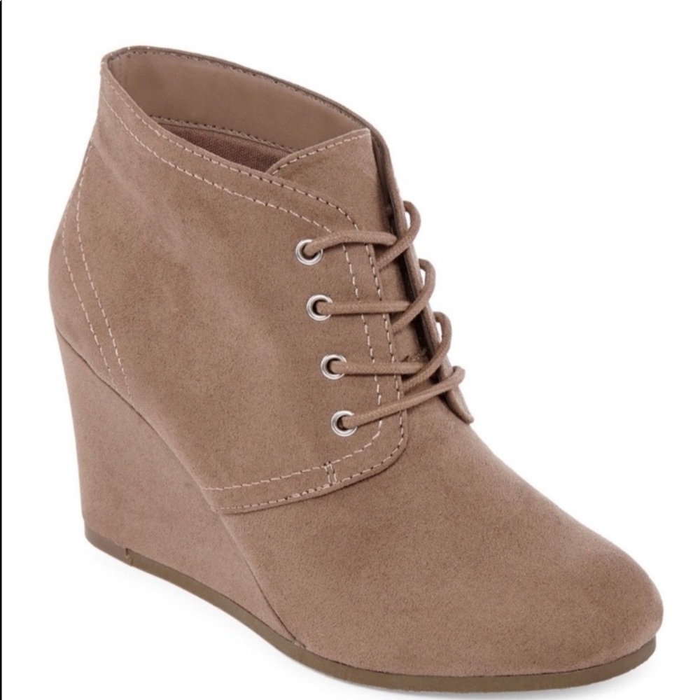 Arizona Jean Co. Beige Booties Size 6